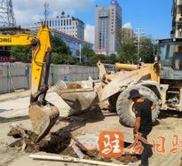 骚逼被大鸡吧操了高温下的坚守｜道路建设者用汗水铺就畅通路